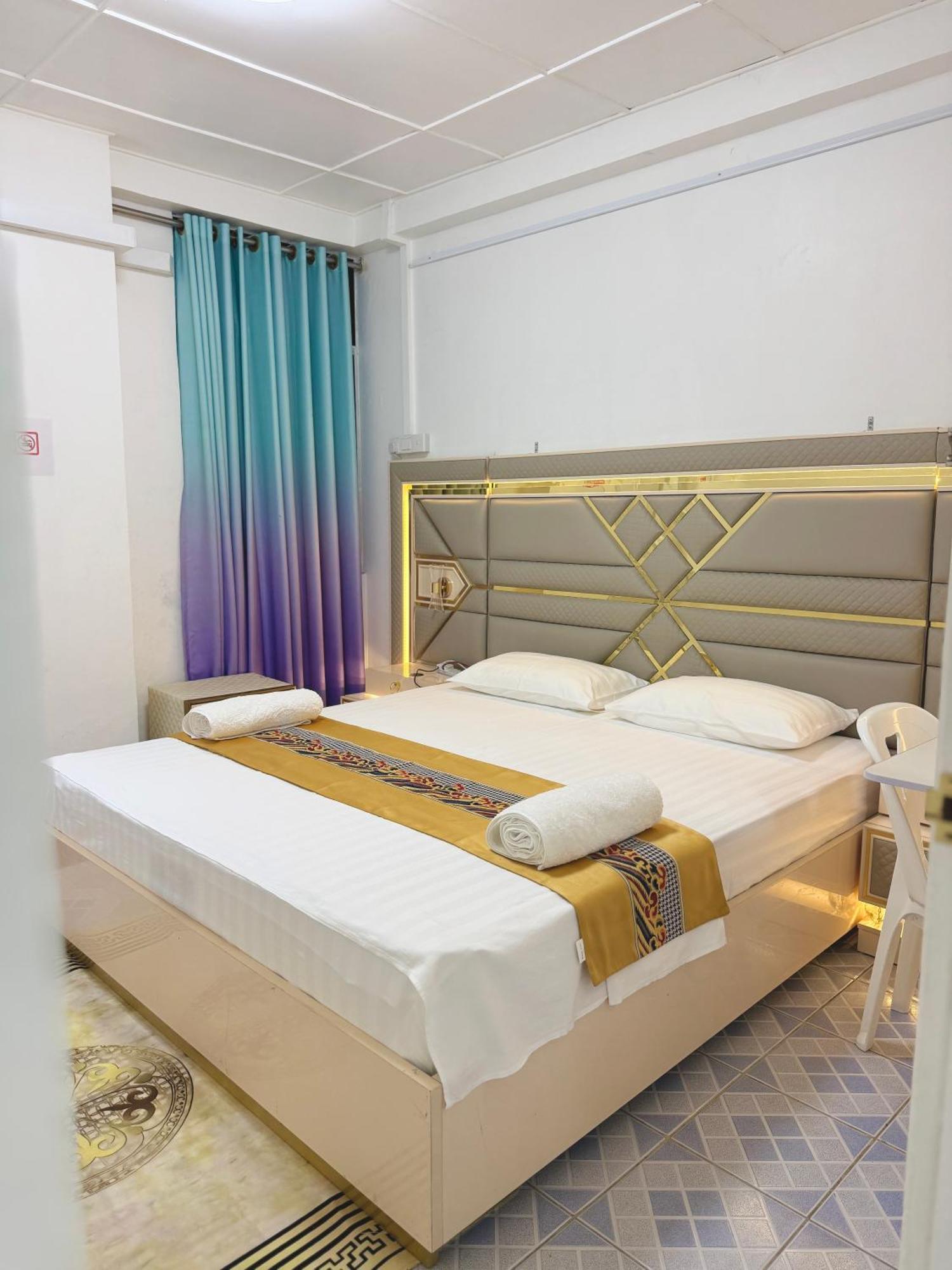 Ontrack Travel Transit Hotel Malé Exterior foto